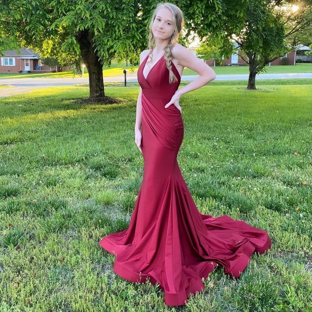 Red classic formal dress - Picture 2 of 4